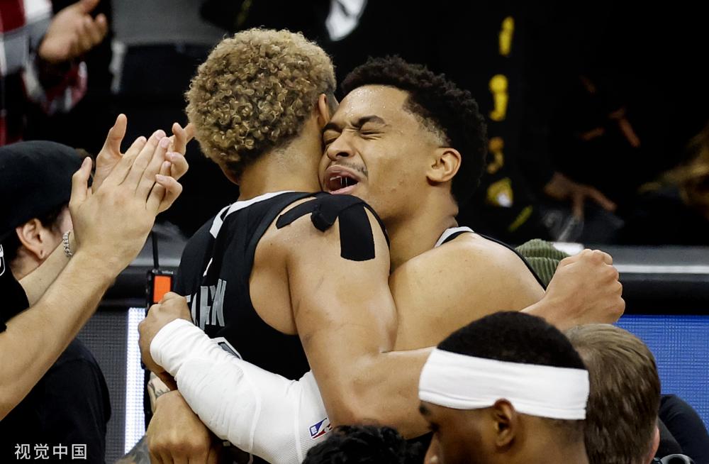 个巨大诱惑 个巨大诱惑