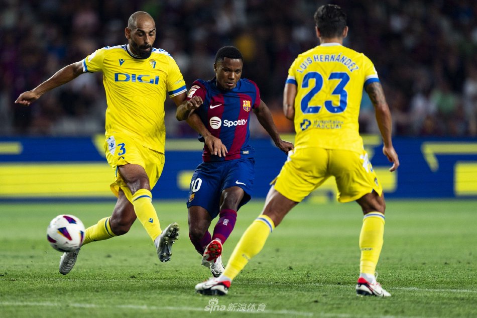 曝詹姆斯将于新赛季后退役！恐在8月宣布这一决定 当前转会传闻皆不实