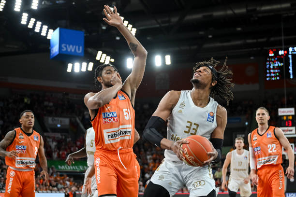 国内媒体：郭艾伦合同剩1年预计留队 广州外援预算增加冲击季后赛