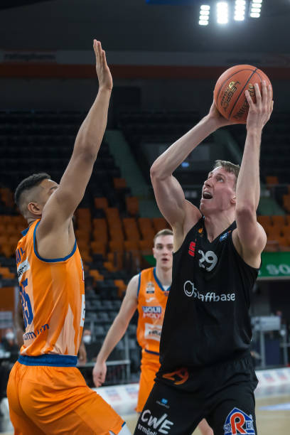 入被动局面 入被动局面