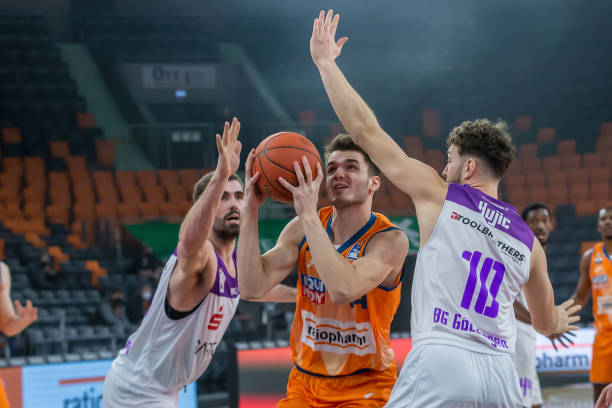 日本vs澳大利亚：三笘薰、南野拓实首发，堂安律出战