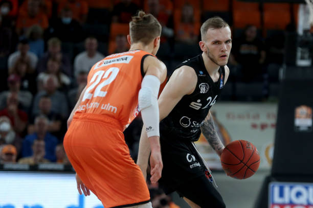 引进一名既 引进一名既